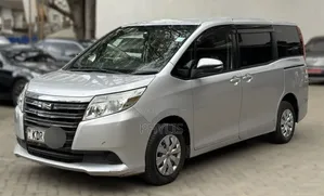 Toyota Noah 2017 Silver