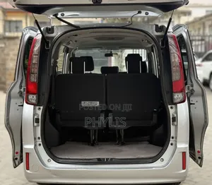 Toyota Noah 2017 Silver