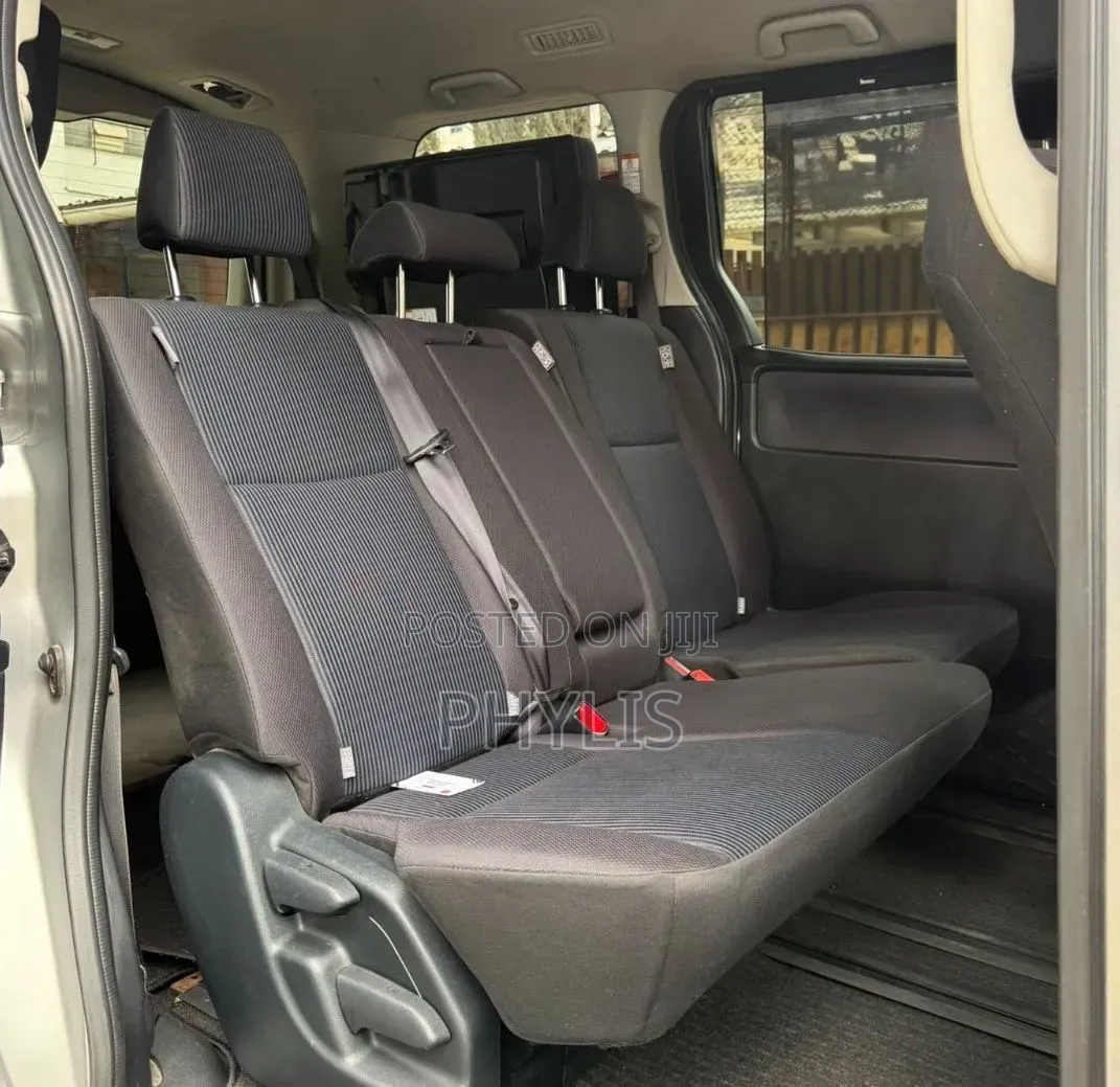 Toyota Noah 2017 Silver