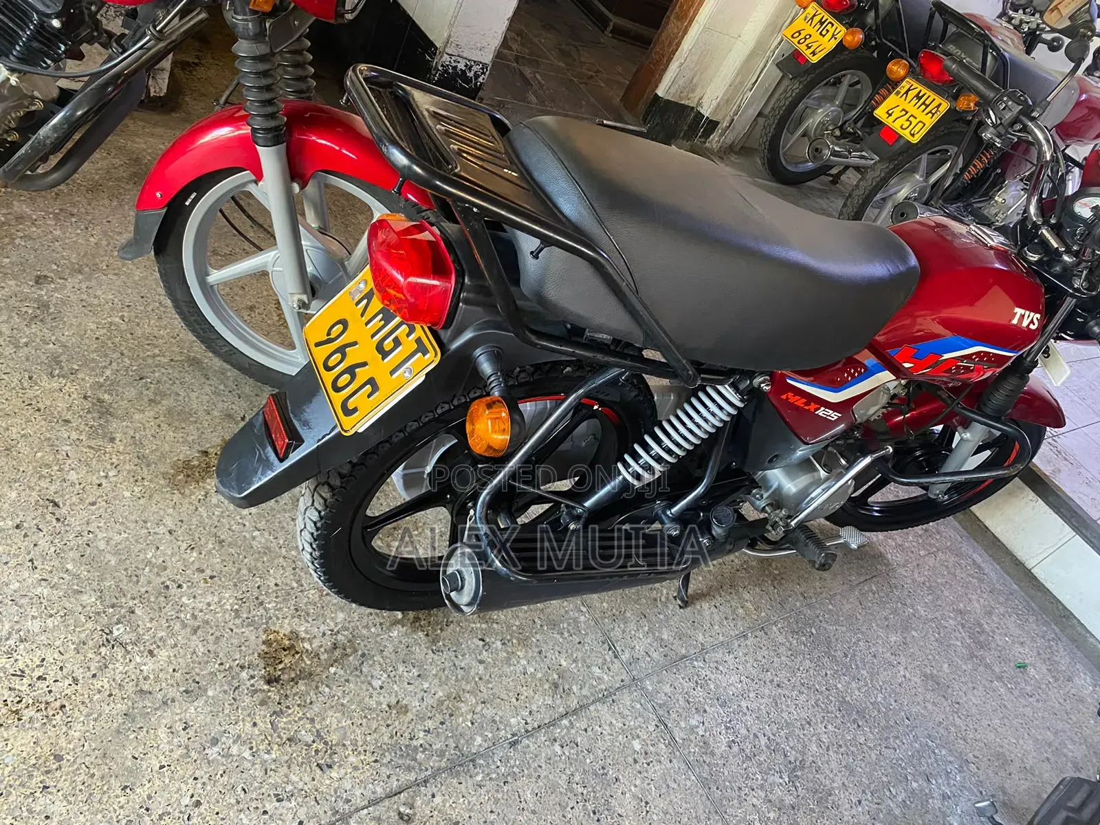TVS HLX 125 2025 Red