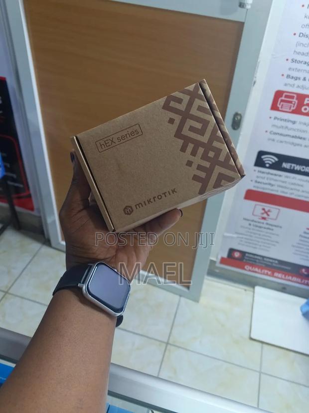 MikroTik hEX RB750Gr3 - main view