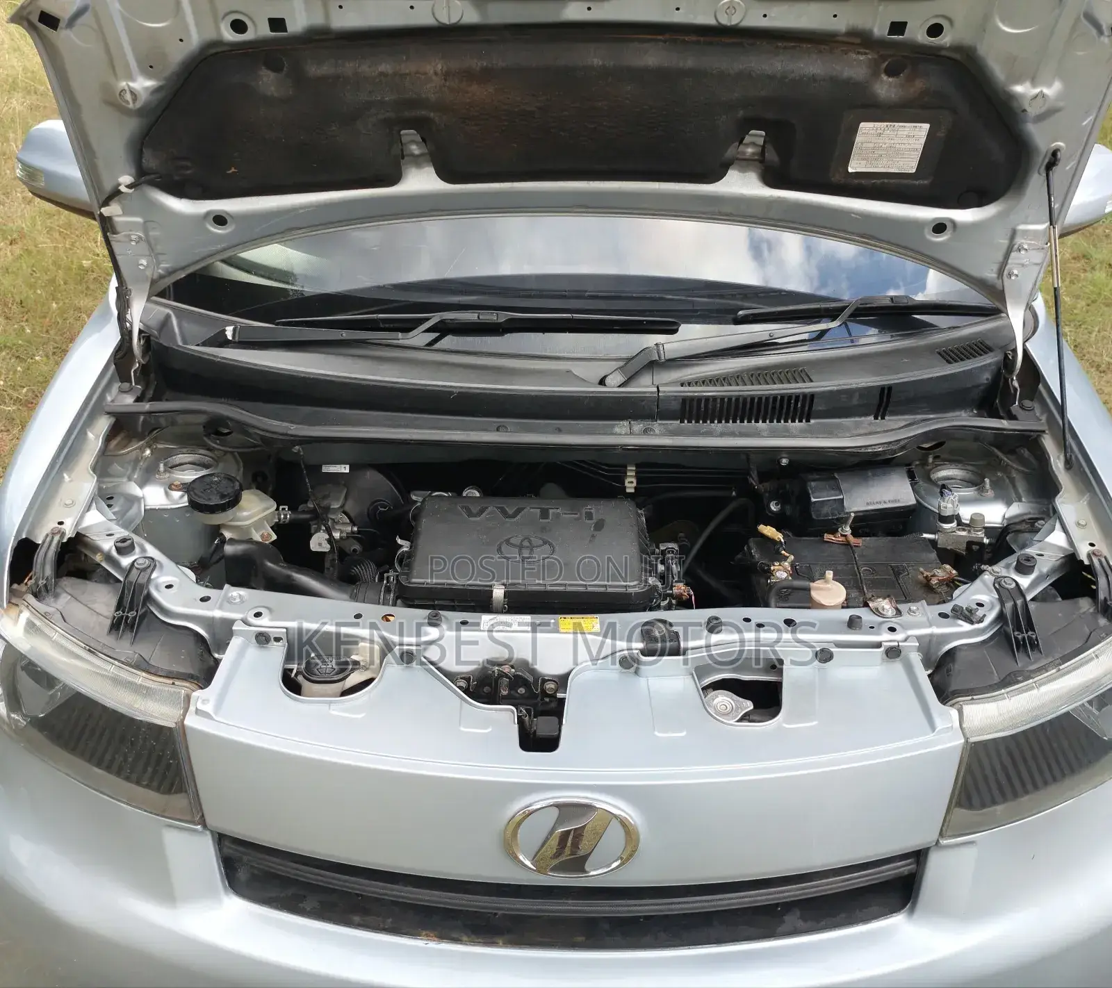 Toyota bB 2013 Silver