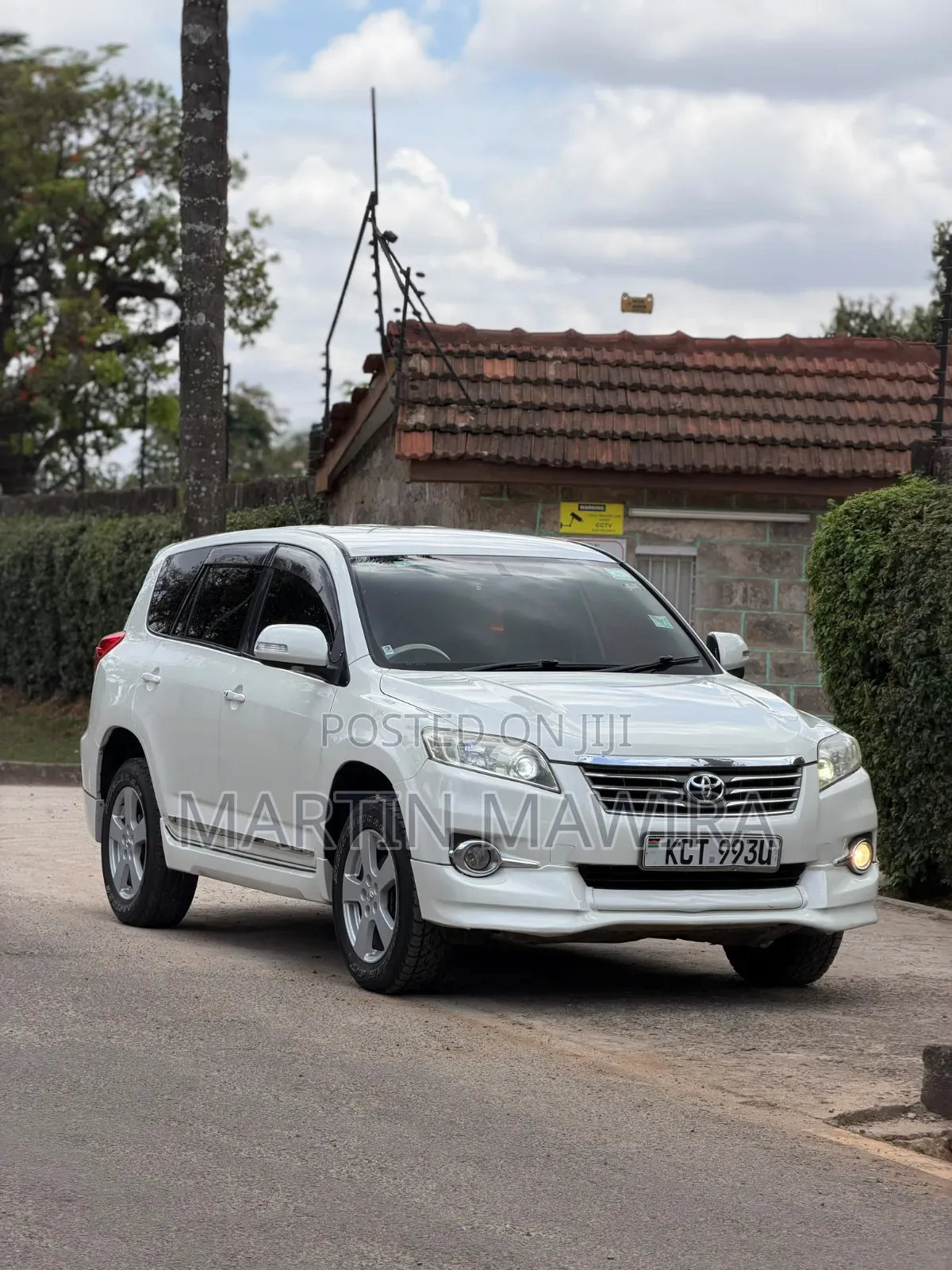 Toyota Vanguard 2012 White
