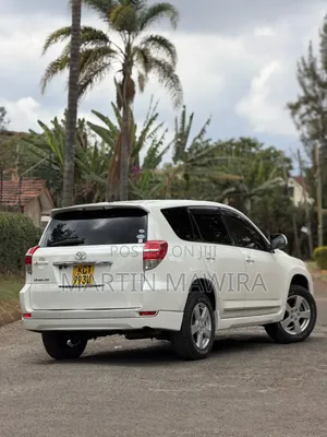 Toyota Vanguard 2012 White