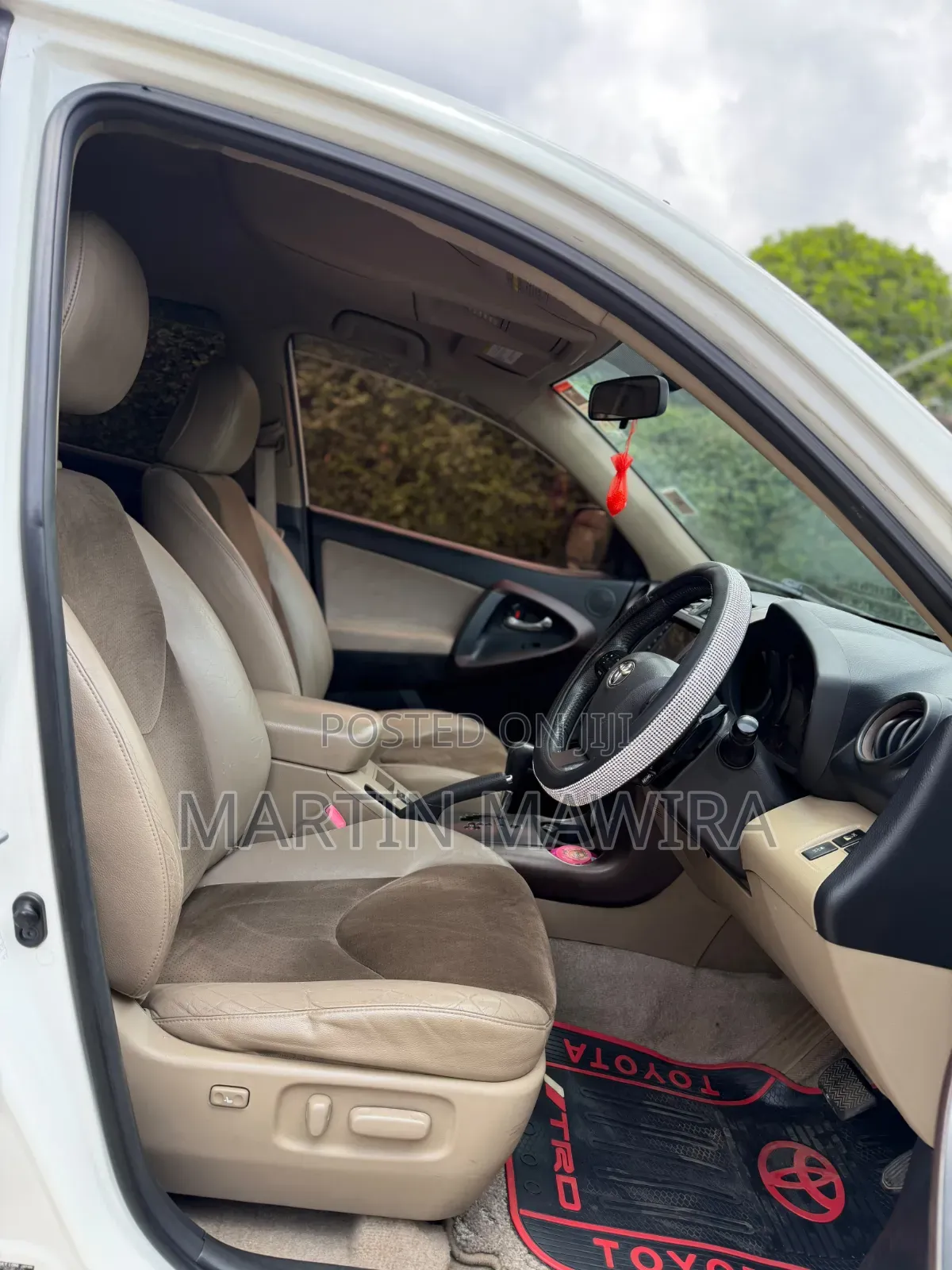 Toyota Vanguard 2012 White