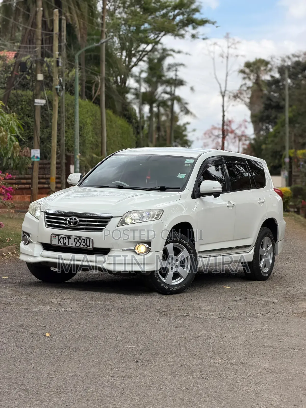 Toyota Vanguard 2012 White