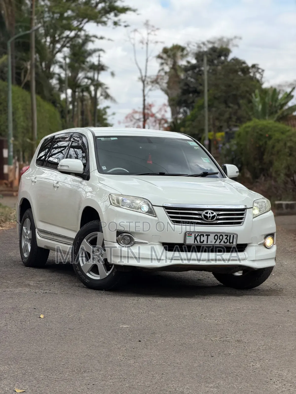 Toyota Vanguard 2012 White