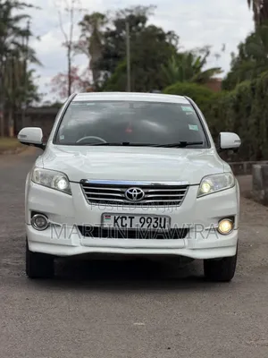 Toyota Vanguard 2012 White