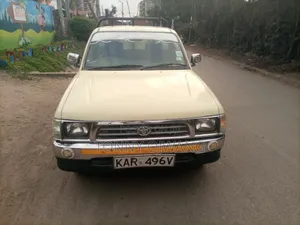 Toyota Hilux 2004 Beige