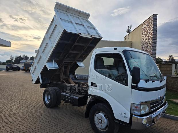 Hino 300 Tipper - thumbnail 6