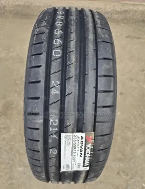 235 /55 R19 Yokohama Tyres 105y Advan Sport