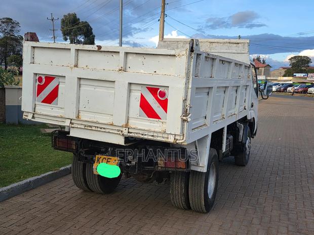 Hino 300 Tipper - thumbnail 15