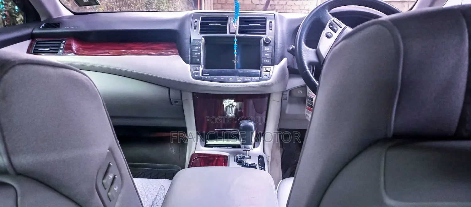 Toyota Crown 2013 Blue
