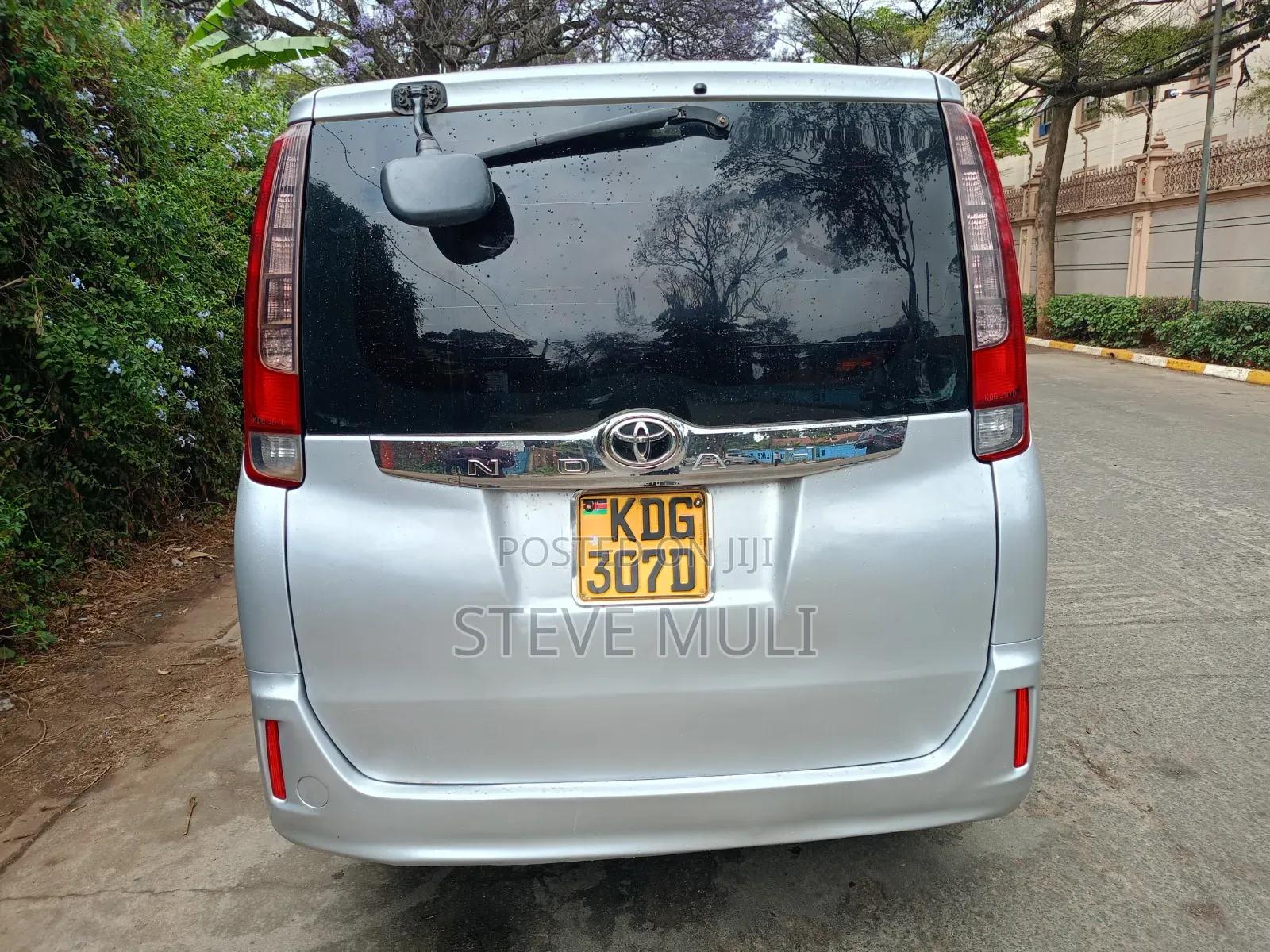 Toyota Noah 2016 Silver