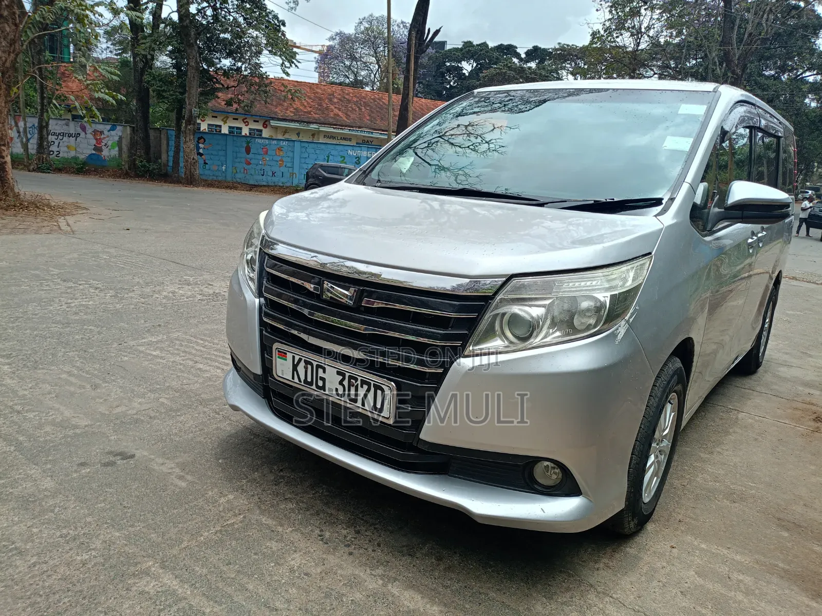 Toyota Noah 2016 Silver
