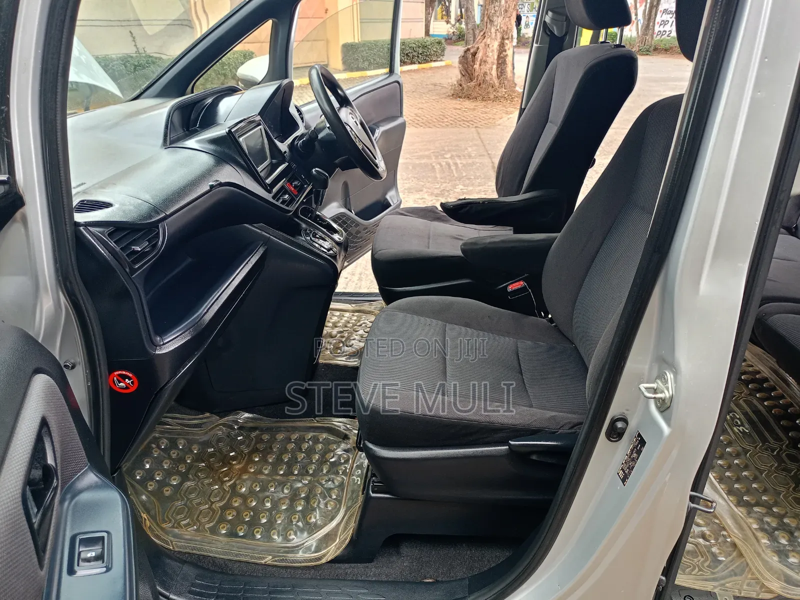 Toyota Noah 2016 Silver