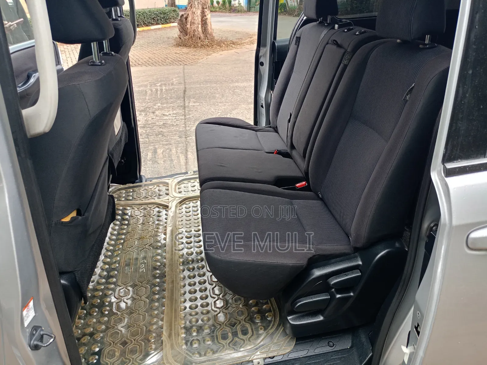 Toyota Noah 2016 Silver