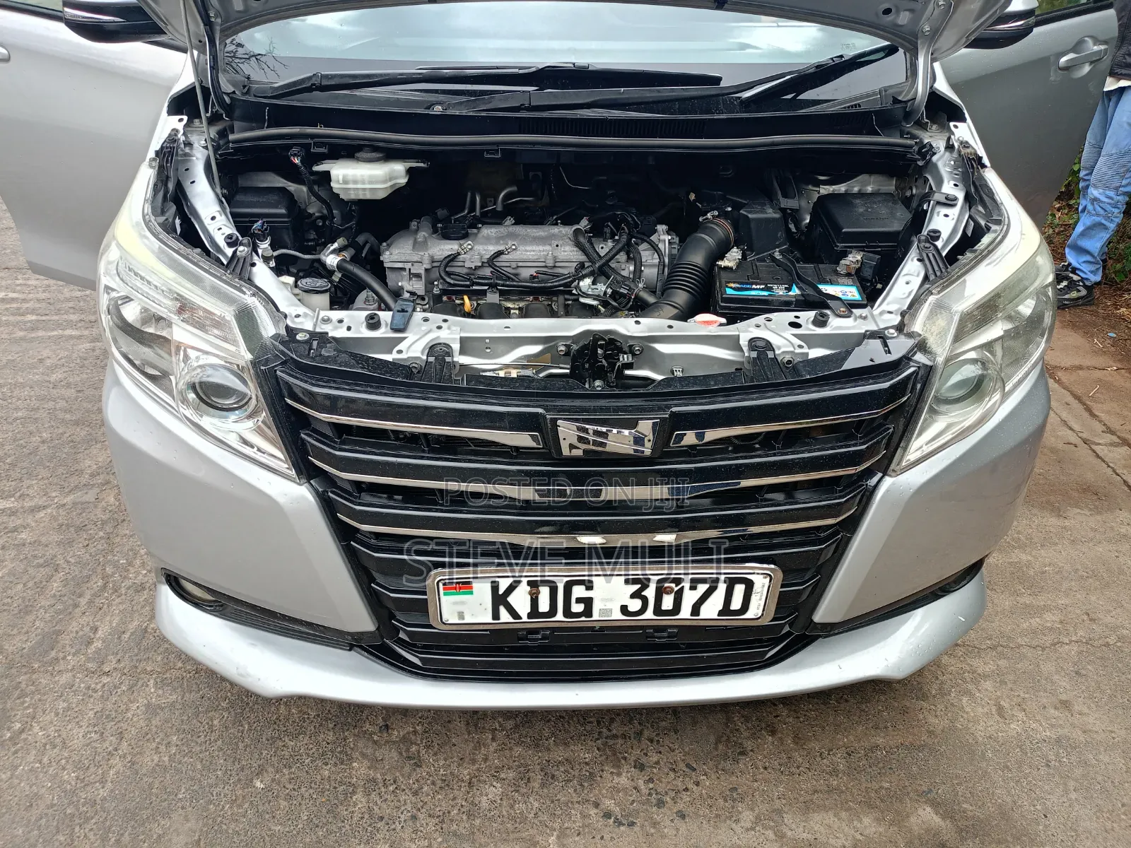 Toyota Noah 2016 Silver
