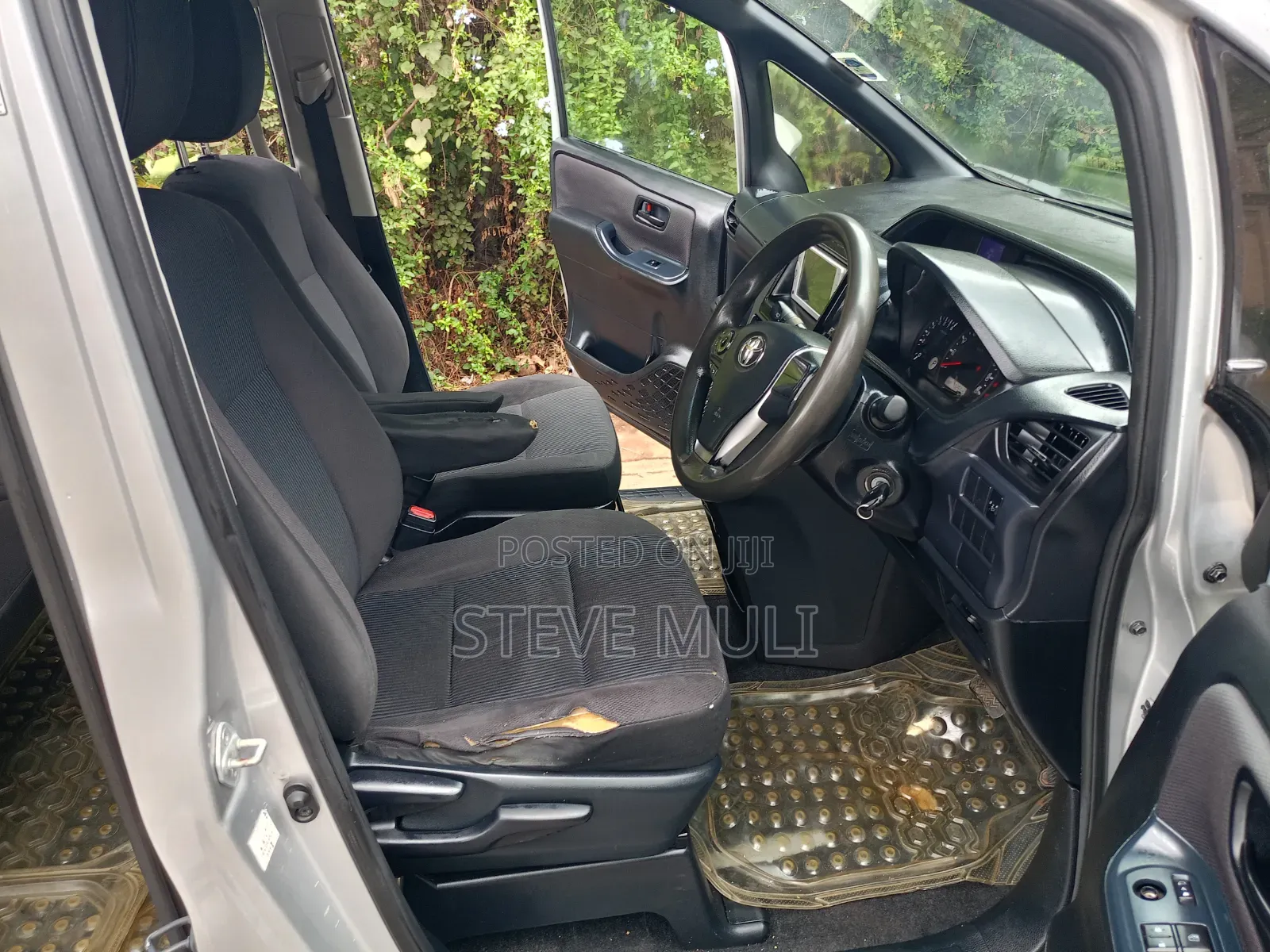 Toyota Noah 2016 Silver