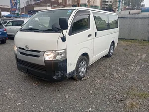 Toyota HiAce 2019 White