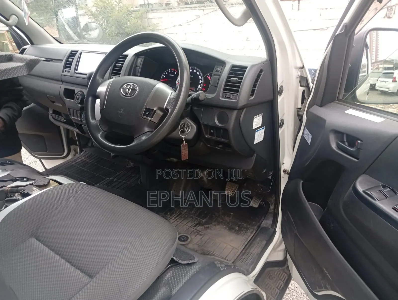 Toyota HiAce 2019 White