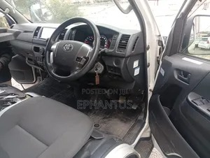 Toyota HiAce 2019 White
