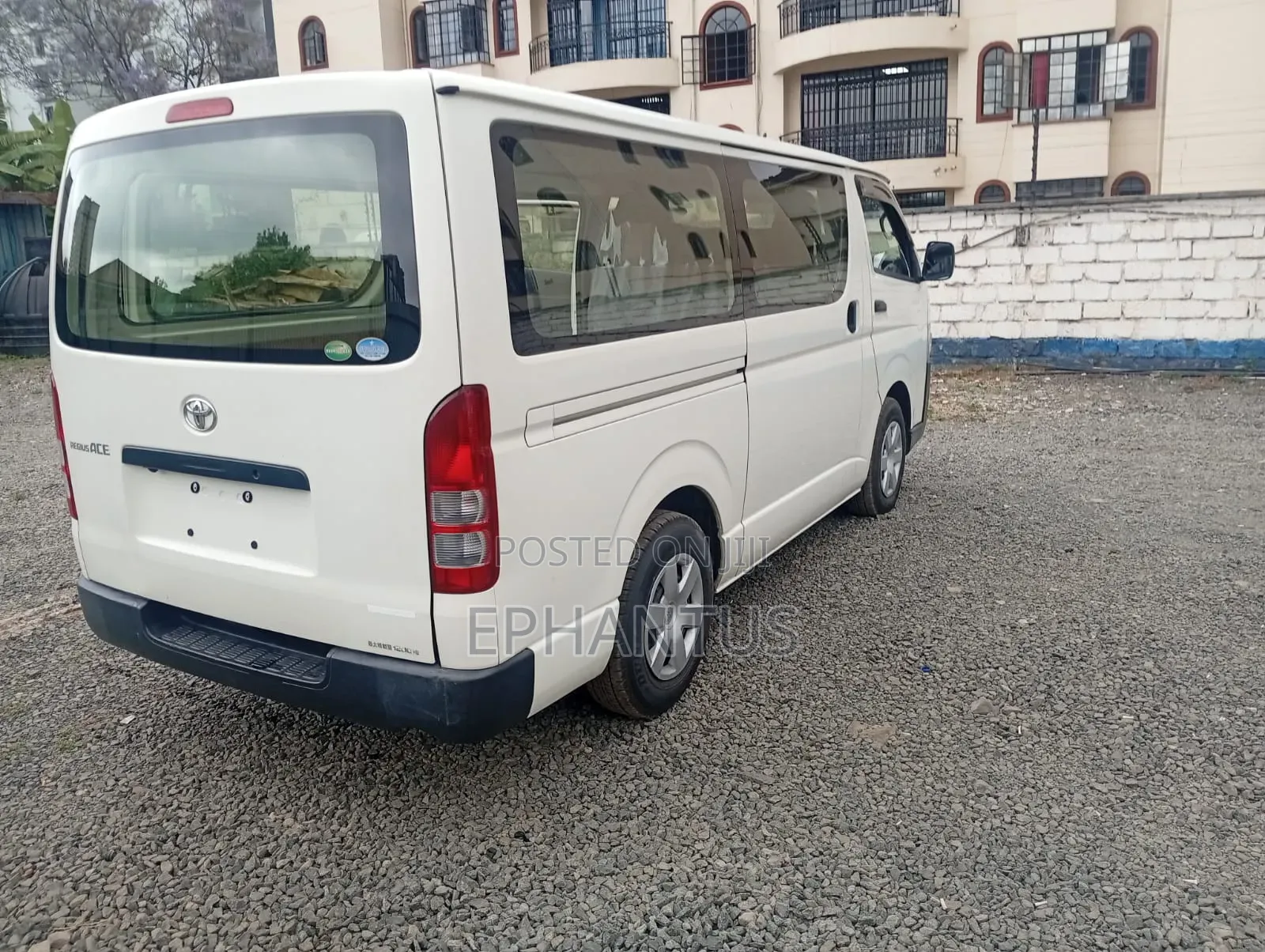 Toyota HiAce 2019 White