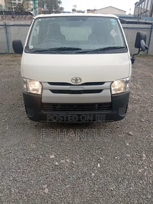 Toyota HiAce 2019 White