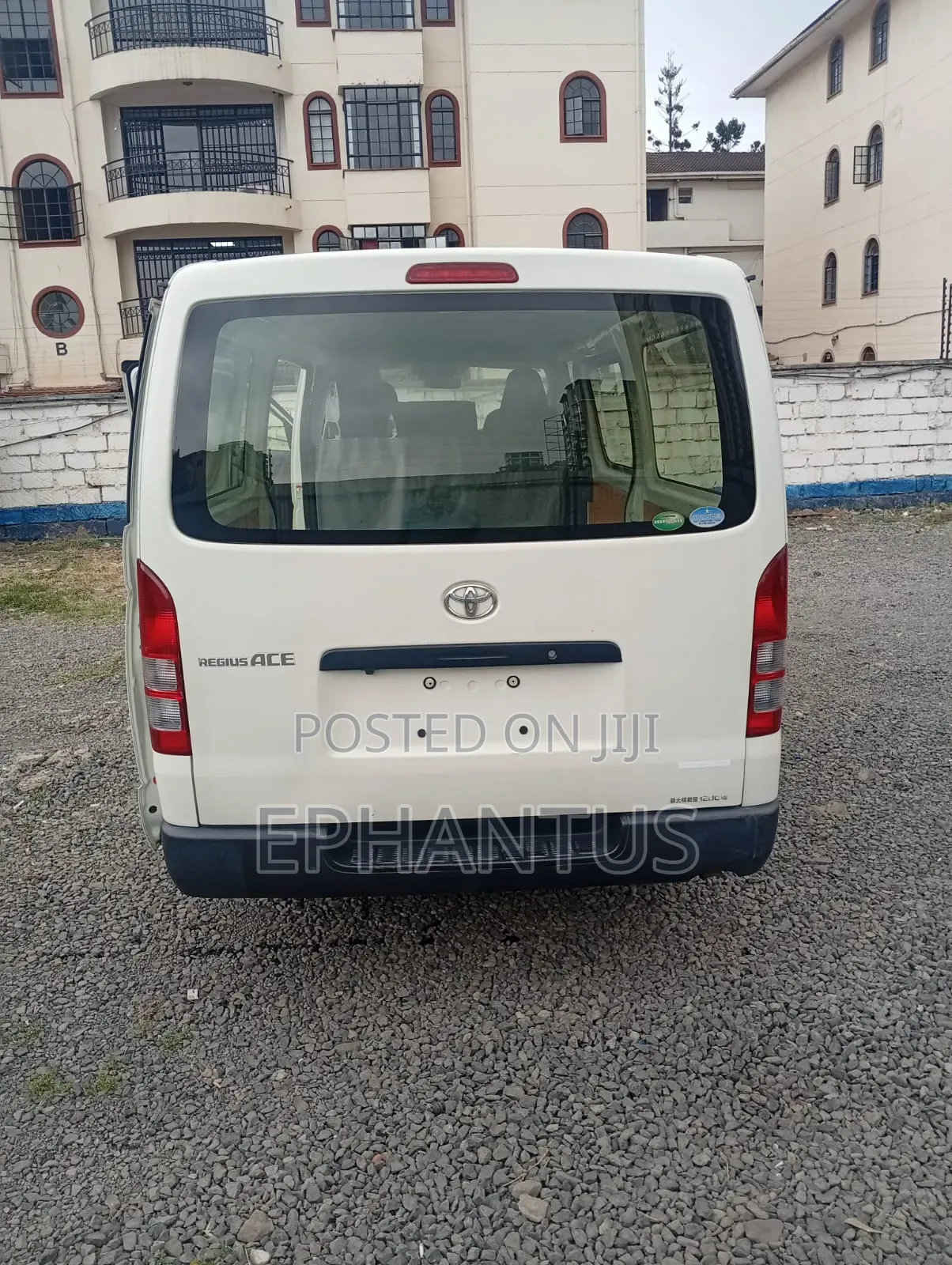 Toyota HiAce 2019 White