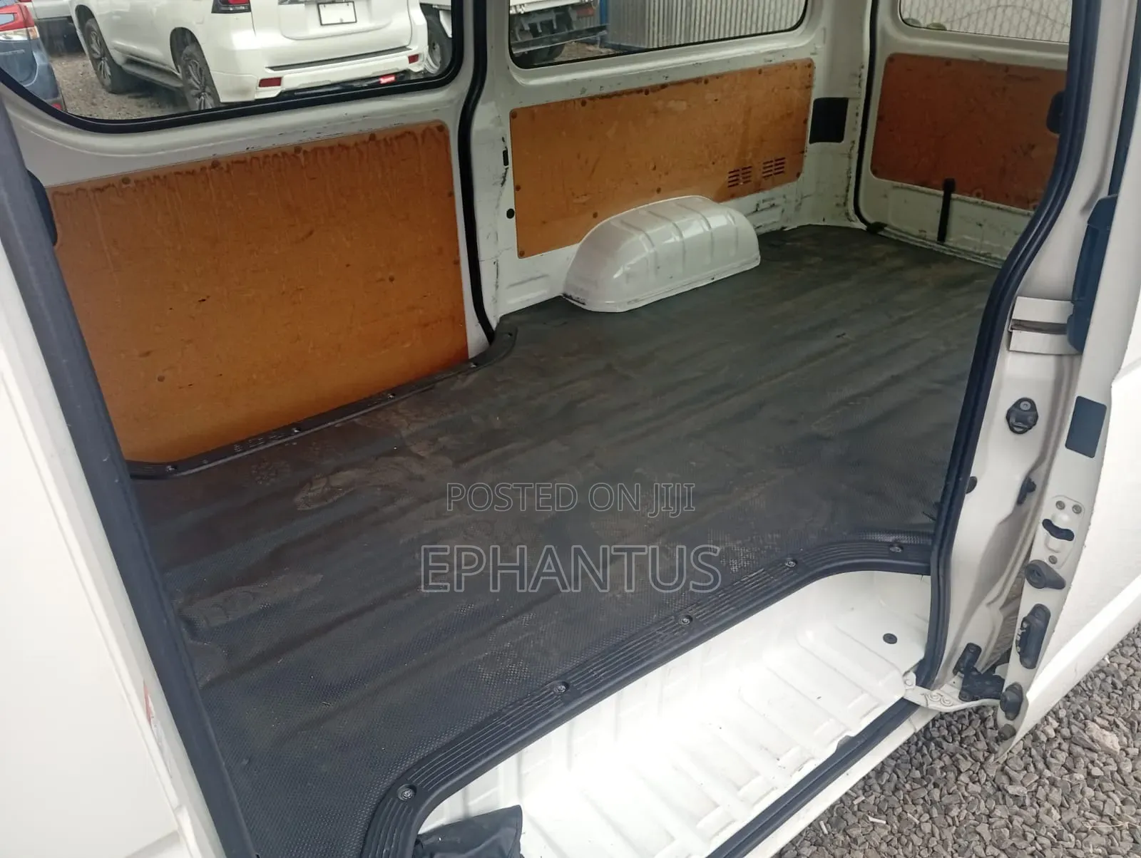 Toyota HiAce 2019 White