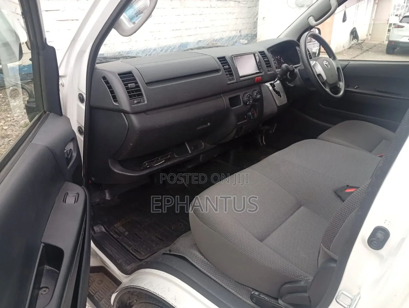 Toyota HiAce 2019 White