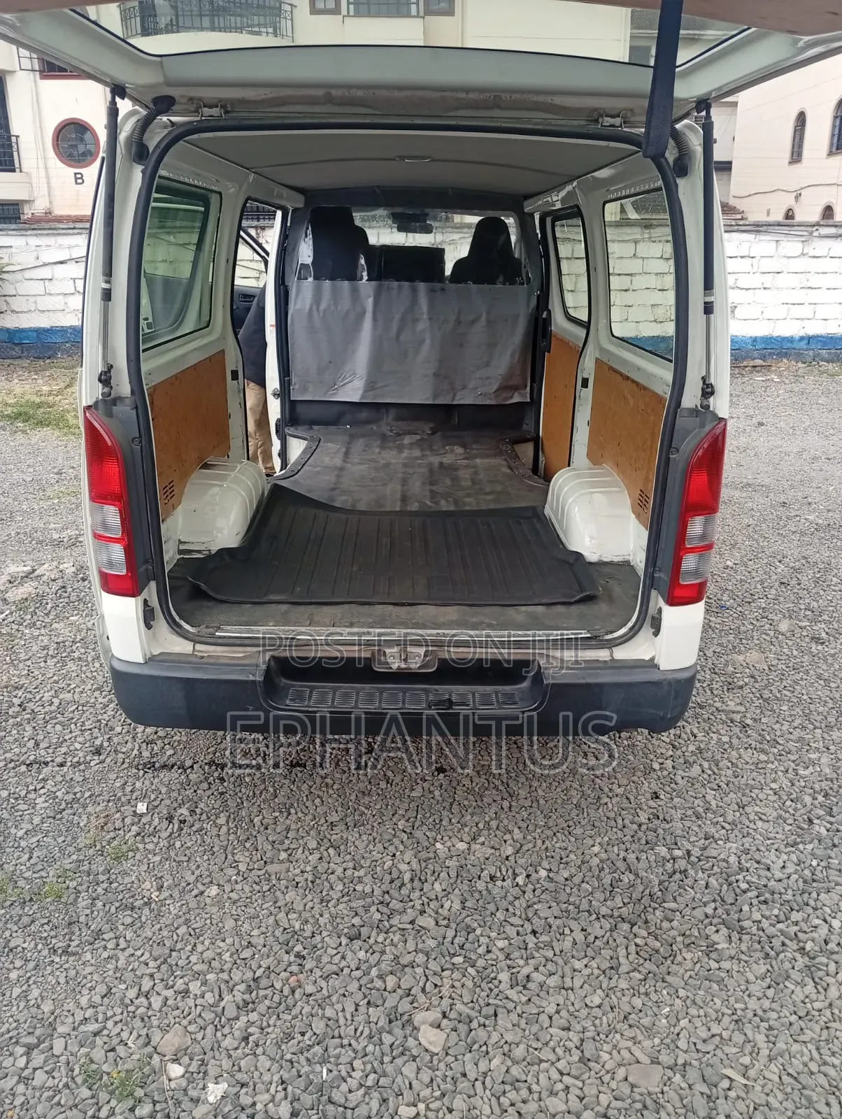 Toyota HiAce 2019 White