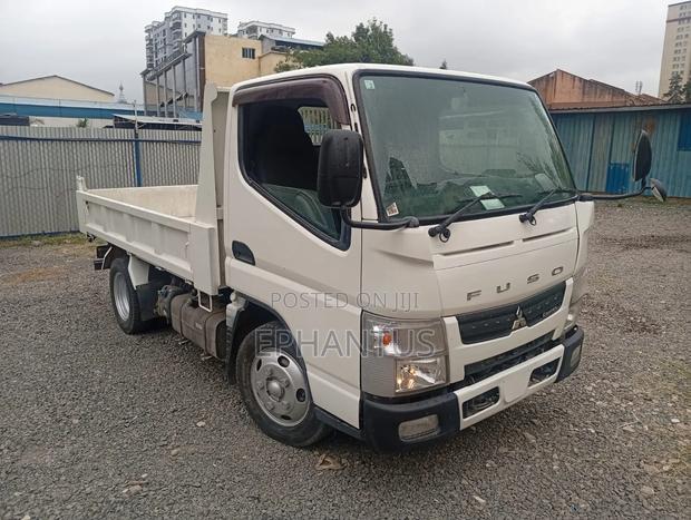 Mitsubishi Canter 2018 White - main view