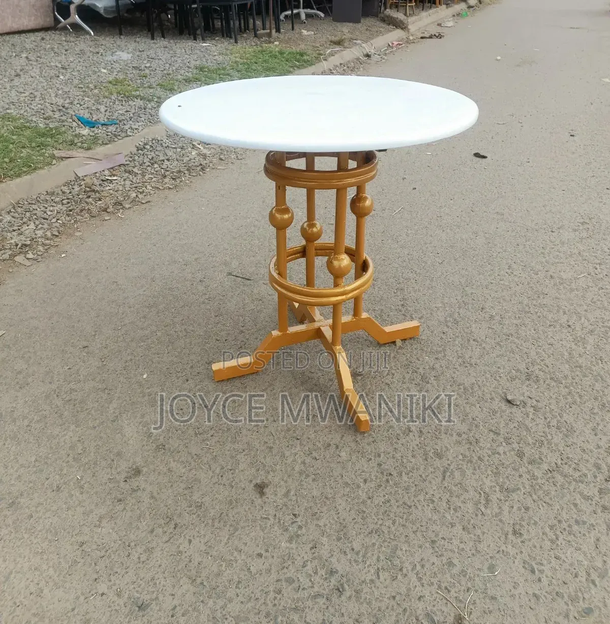White Round Restaurant Marble Table With Gold Frame