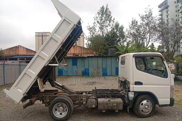 Mitsubishi Canter 2018 White - thumbnail 2