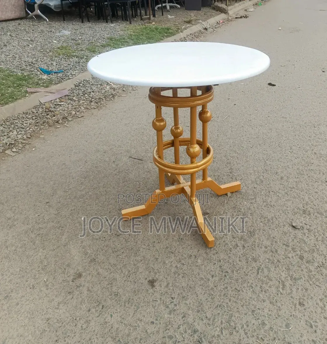 White Round Restaurant Marble Table With Gold Frame