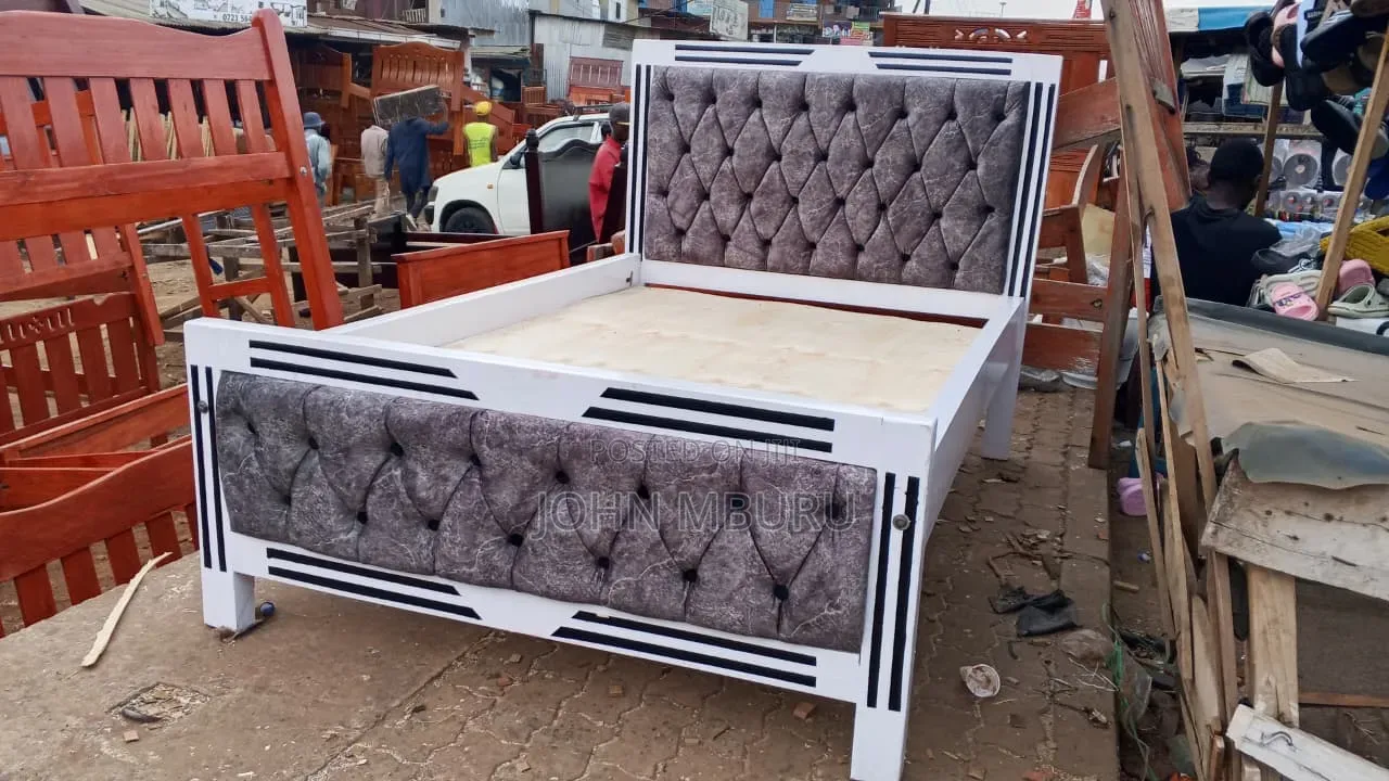 Modern Bed White With Gray Material 4*6
