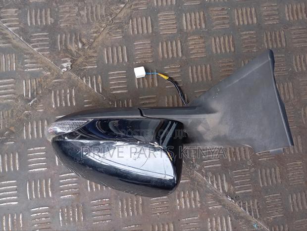 Vitz Juwella 2018 Side Mirror - main view