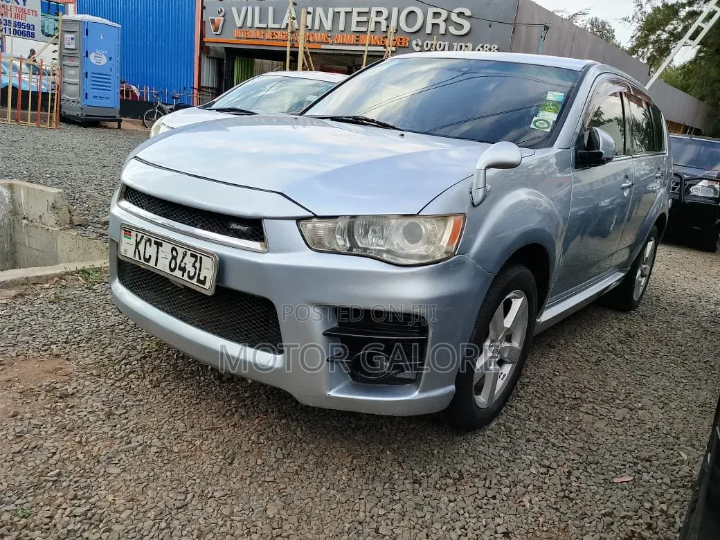 Mitsubishi Outlander ES 2011 Silver