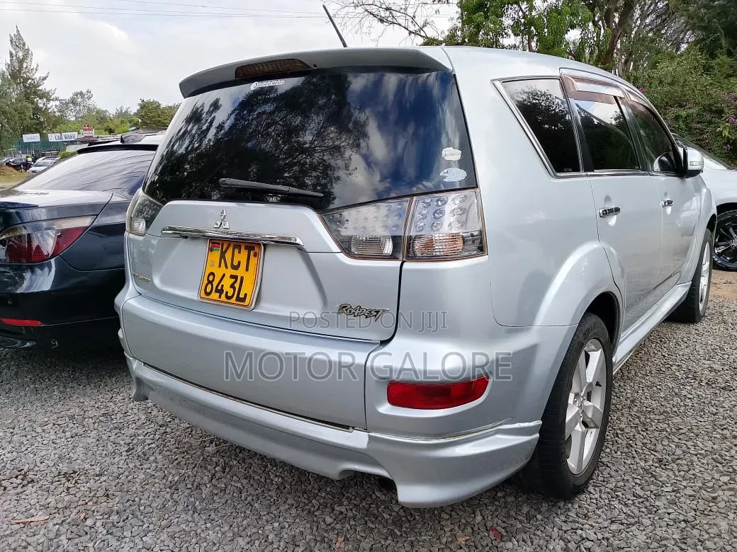 Mitsubishi Outlander ES 2011 Silver
