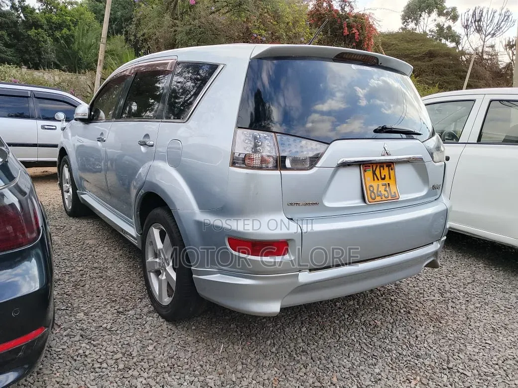 Mitsubishi Outlander ES 2011 Silver