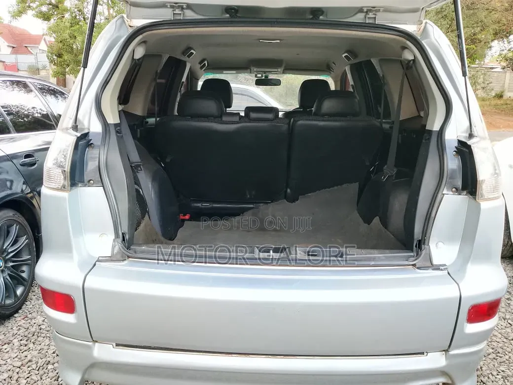Mitsubishi Outlander ES 2011 Silver
