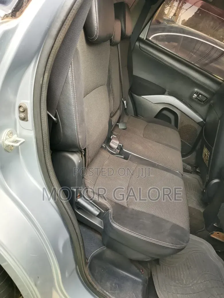Mitsubishi Outlander ES 2011 Silver