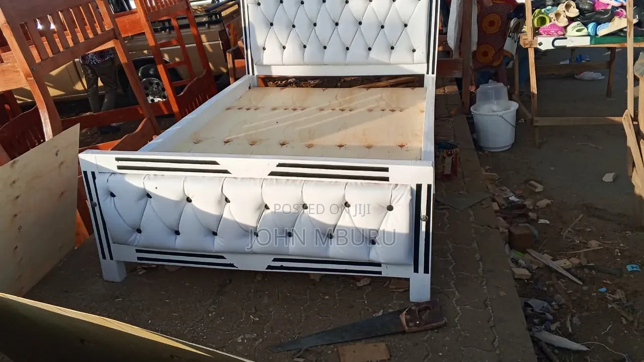 Modern Bed Pure White With Black Stripes 5*6
