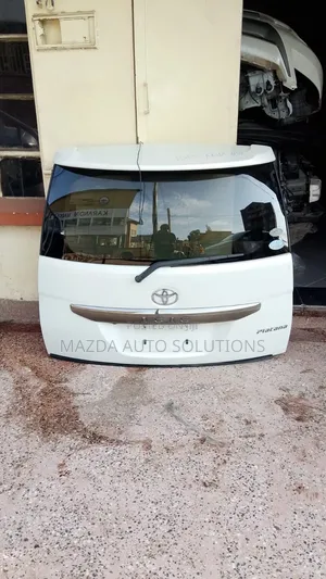 Toyota Isis Boot 2008 - 2017 Model
