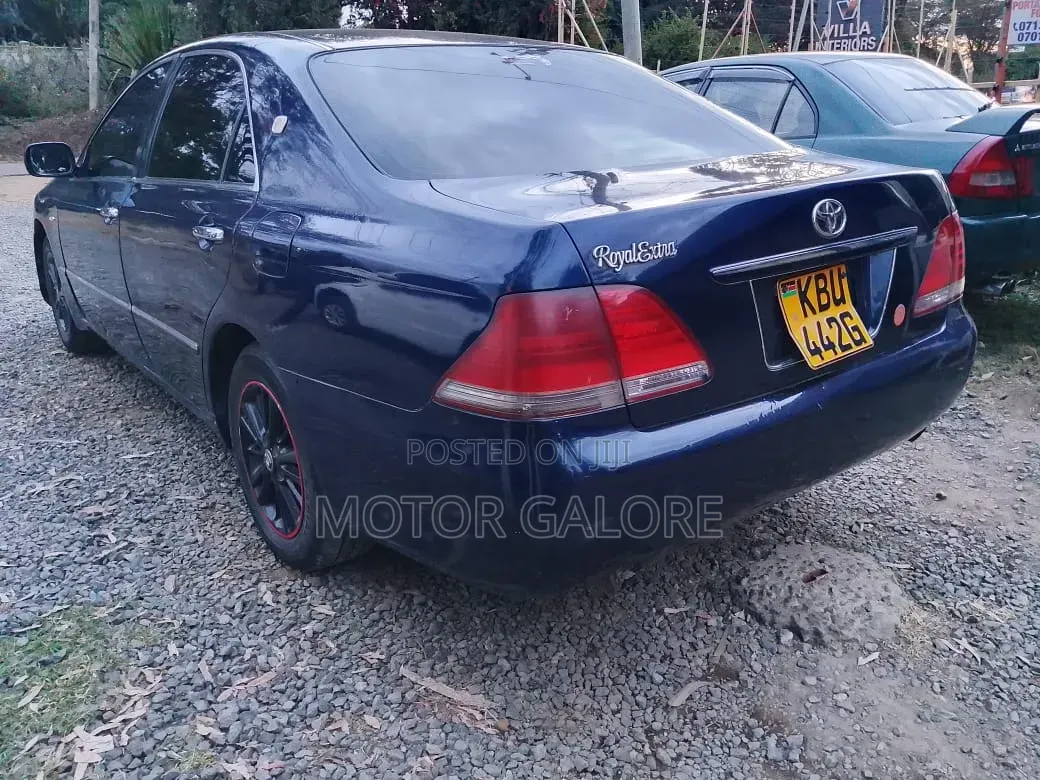 Toyota Crown Royale 2005 Blue
