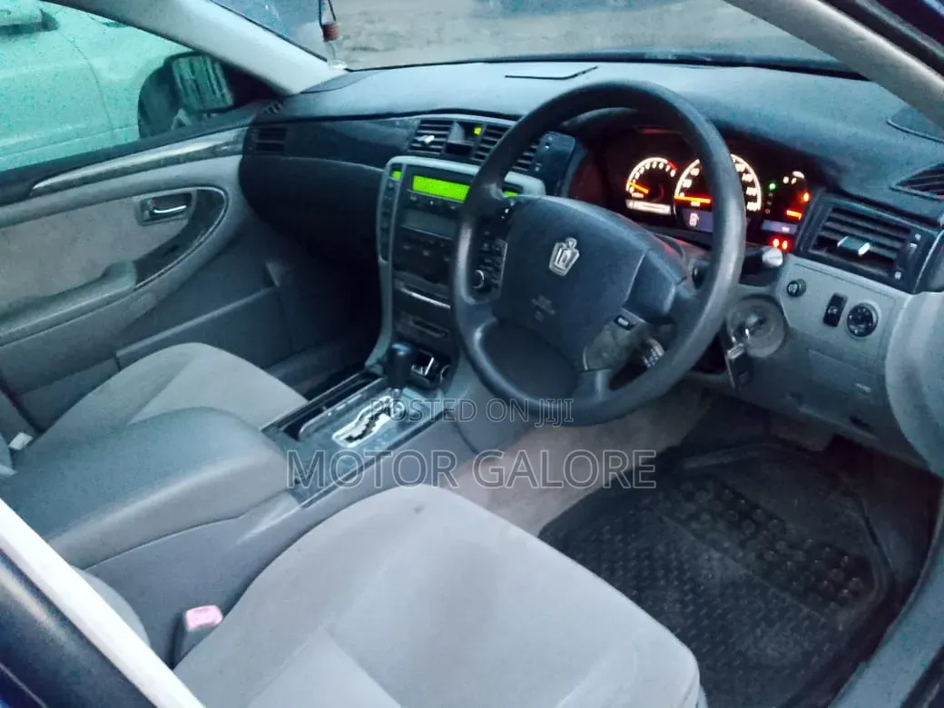 Toyota Crown Royale 2005 Blue