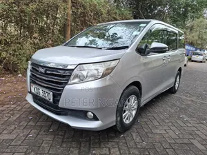 Toyota Noah 2.0 FWD (8 Seater) 2015 Silver