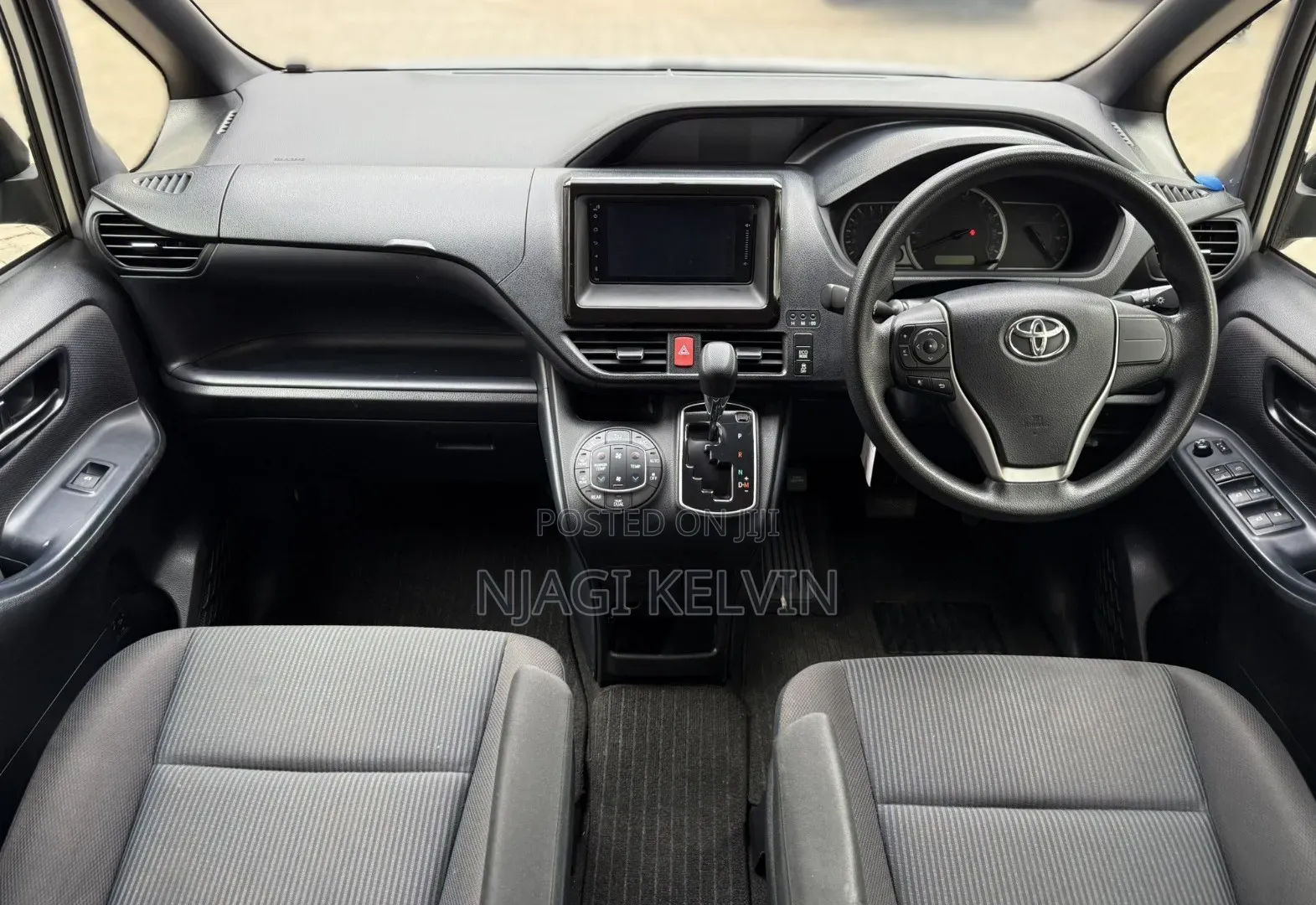 Toyota Noah 2017 Silver
