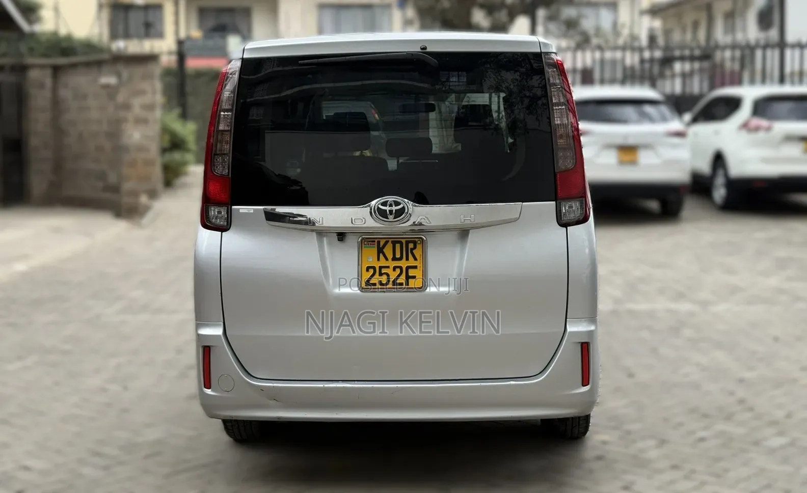 Toyota Noah 2017 Silver